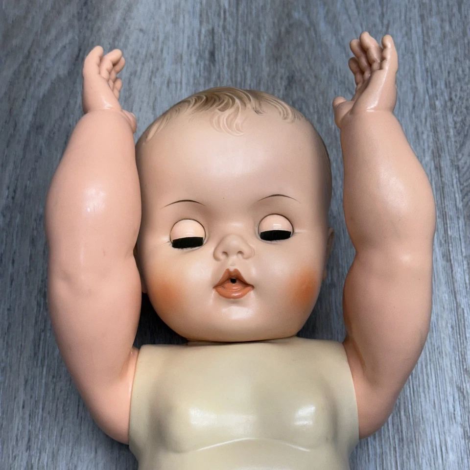 Muñeca bebé UNEEDA Drink & Wet años 60 de colección marcada "Z" ojos dormidos pestañas 23” LEER Foto 4 de 4