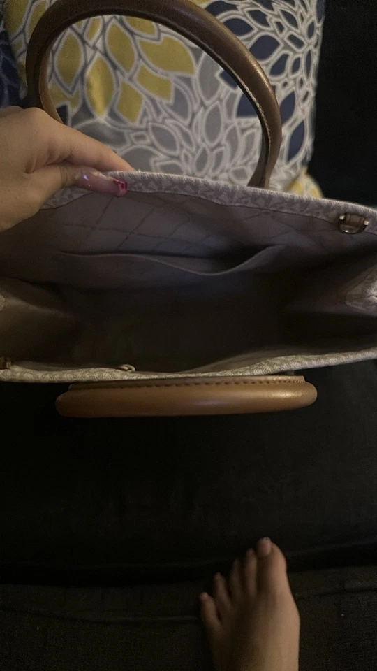 Bolso de Mano Michael Kors Para Mujer Marrón y Beige Estampado de Firma Foto 2 de 4