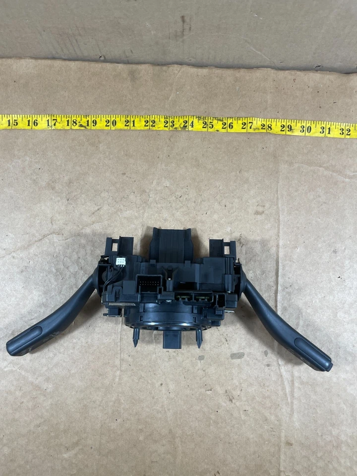 Conjunto de interruptor combinado de columna de dirección Volkswagen Tiguan T5 2013-2018 OEM. Foto 4 de 4