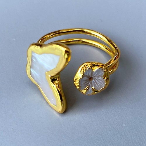 Natural White Sea Shell Carved Flower Gold Color Finger Rings Adjustable - Picture 2 of 7