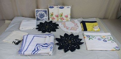 B10/ 11 tlg. Textil Konvolut - Decklein aus Omas Schrank - z.T. mit Stickerei /5