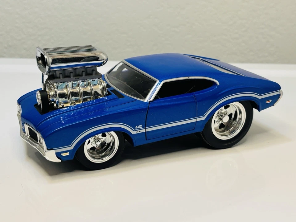 1970 Oldsmobile Olds 442 Muscle Muscles 1:24 Diecast Model Blue - Image 3 of 4