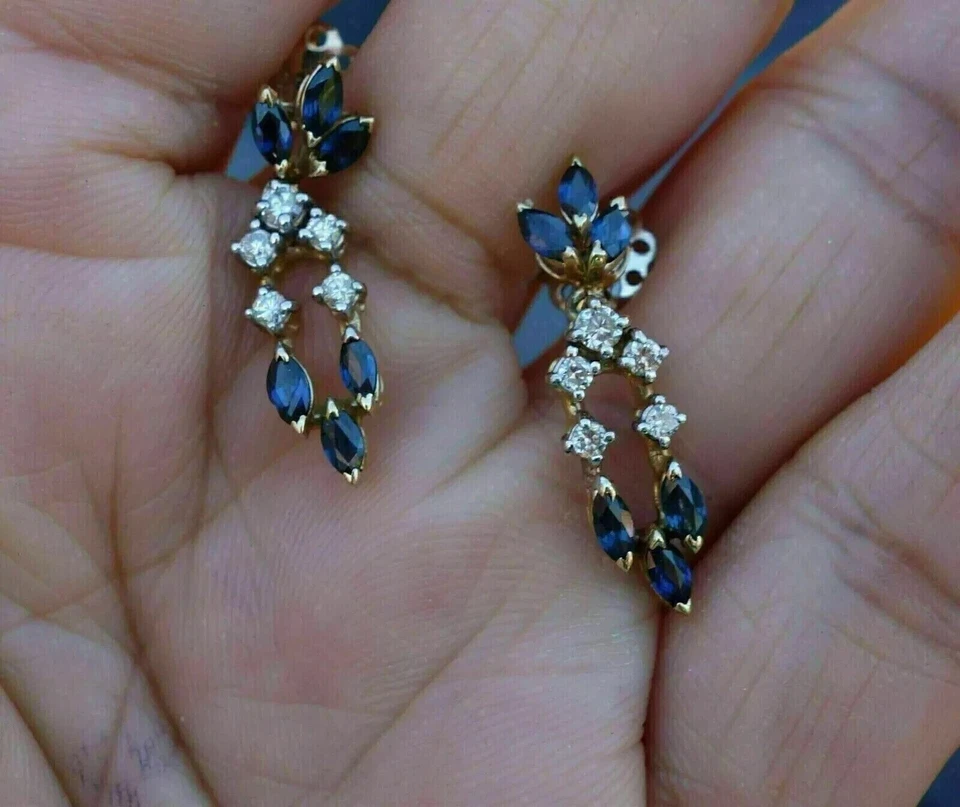 Pendientes colgantes colgantes de zafiro simulado de corte marquesa enchapados en oro amarillo de 14 k Foto 3 de 4