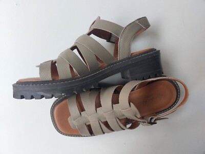 Khaki / olivgrüne Sandalen in Größe 40 von ''Off the Hook'' mit Fersenriemen 
