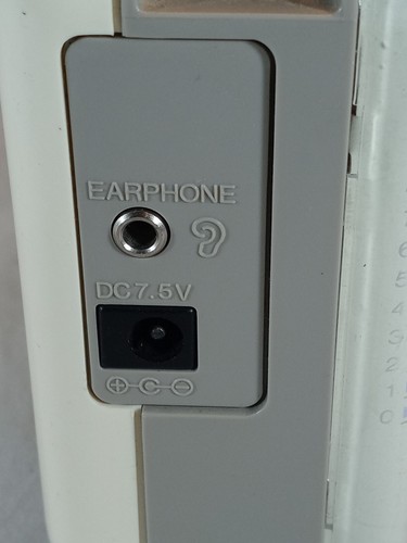 Sharp QT-5 (W) AM/FM Radio Kassettenrekorder 80er Jahre für Teile oder Reparatur - Bild 6 von 9