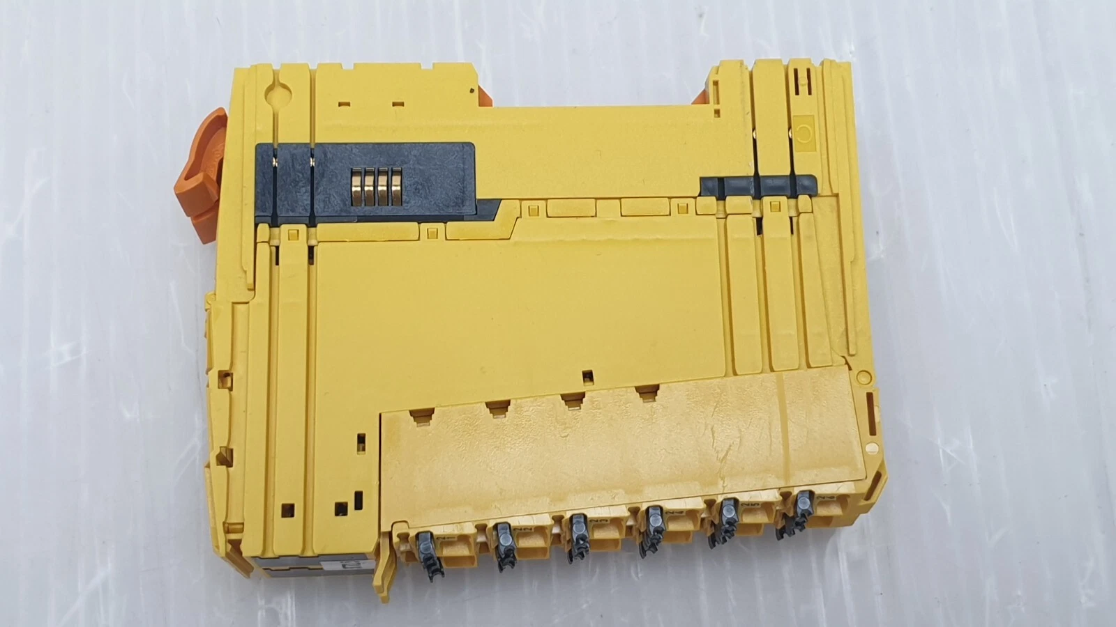 Other side of the yellow B&R X20 SI 9100 module and bus module