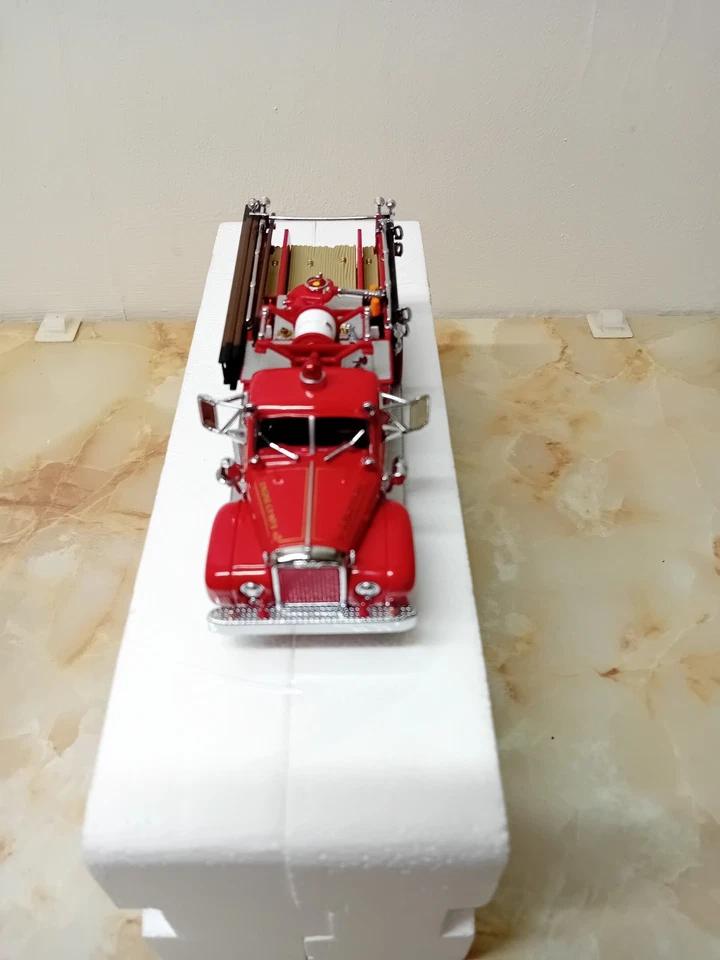 Matchbox Collectibles YYM35810 1956 Mack B-95 Pumper Evans City - Image 3 of 4