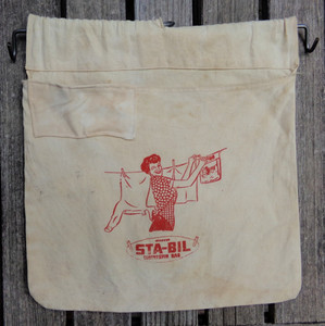 Vintage Weaver Sta-Bil Clothespin Clothes Pin Bag with Metal Clothesline Hanger