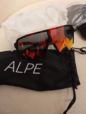Stelvio Sonnenbrille Schwarz/Rote Linse
