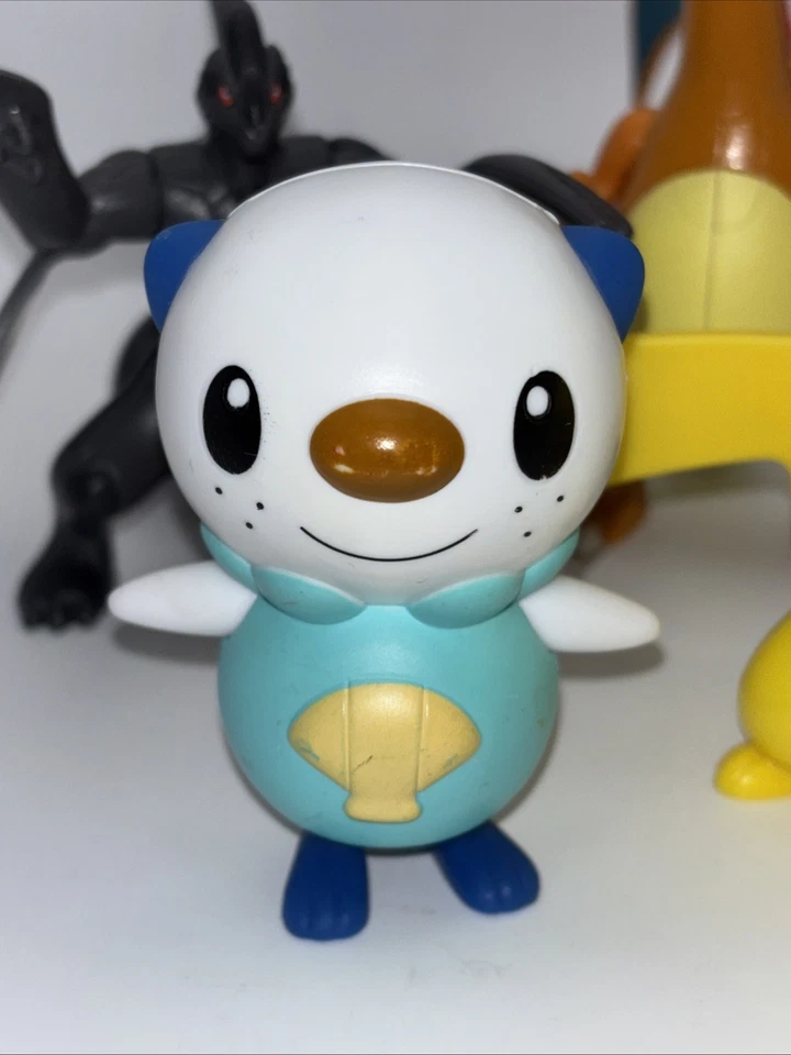 Figuras de acción Mcd’s Pokemon 2011-17 Oshawott, Zekrom, Pikachu, Charizard (no Mcds) Foto 2 de 4