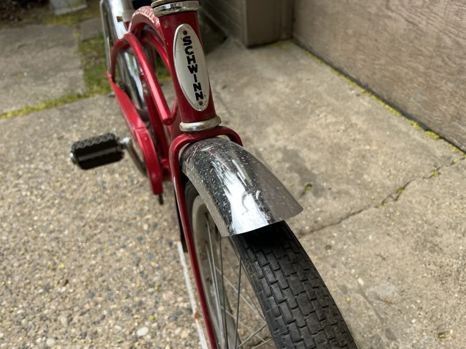 Bicicleta Schwinn vintage roja en muy buena condición 20” Typhoon niños Foto 3 de 4