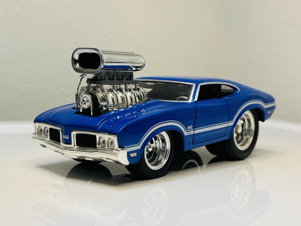 1970 Oldsmobile Olds 442 Muscle Muscles 1:24 Diecast Model Blue - Image 4 of 4