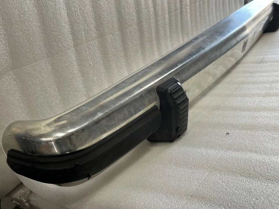 1988 Jeep Grand Wagoneer para-choque traseiro alumínio 5363157 - Imagem 3 de 4