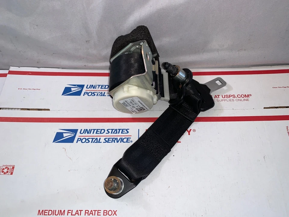 Cinturón de seguridad trasero izquierdo Fiat 500X 2016-2018 con retractor OEM Foto 3 de 4