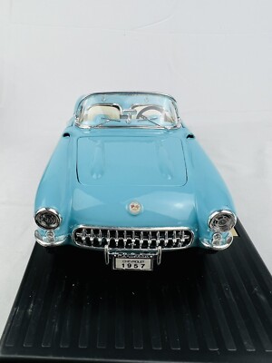 Road Tough 1957 CHEVROLET Corvette-1:18 Collection die cast metal