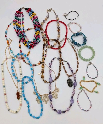 LOT (20 Pcs) Custom Jewelry (Assortment of Necklaces And Bracelets) Lot A