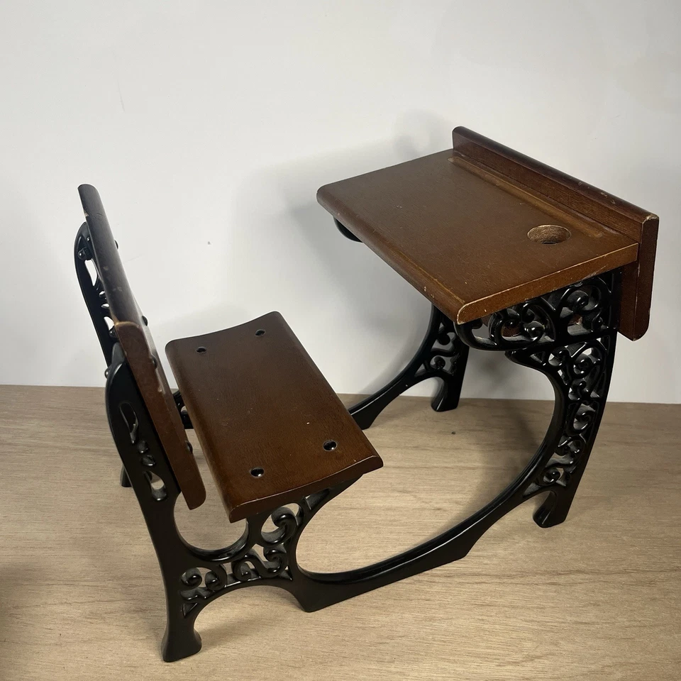 Escritorio escolar vintage American Girl Samantha hierro fundido madera muñeca escritorio Foto 2 de 4