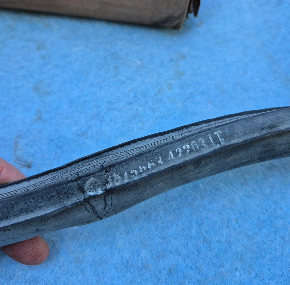 Fury Monaco 1974-1977 T&C Wagon Nuevo de Lote Antiguo MoPar Puerta Trasera Izquierda Impermeable Foto 3 de 3