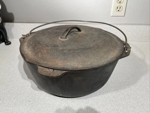 Vintage Lodge Cast Iron #10 DO Dutch Oven With Lid Made In USA
