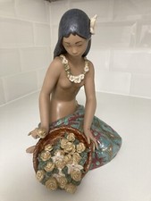 Beautiful Vintage LLadro 2154 Gres Hawaiian Flower seller mint condition 