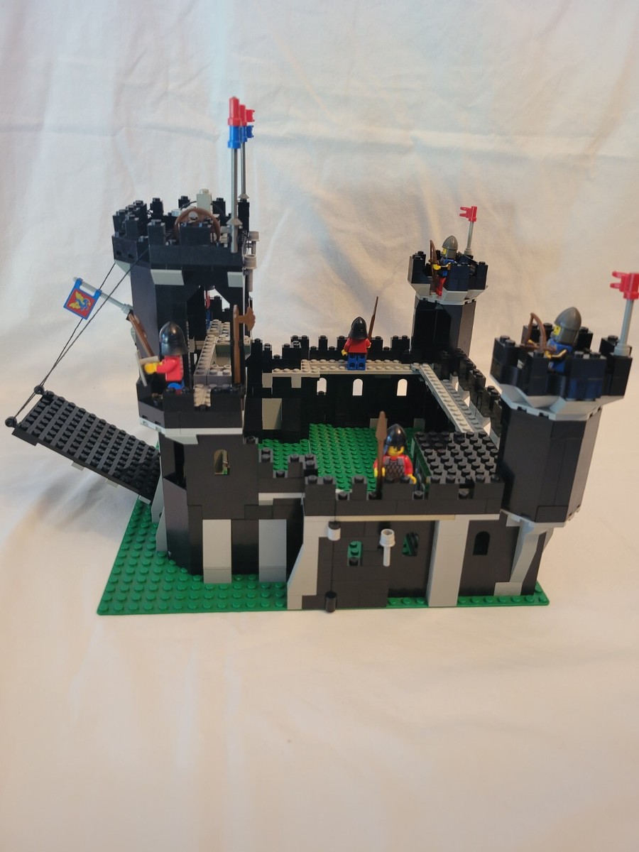 LEGO Castle #6085 Black Monarch's Castle (1988) 98% Complete w