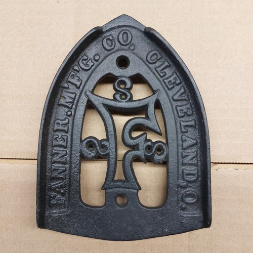 ANTIQUE FANNER MFG CO CLEVELAND OH. CAST IRON SAD IRON STAND HOLDER
