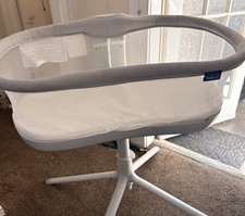HALO Baby swiveling Bedside Sleeper Bassinet with Breathable Mesh Side newborns