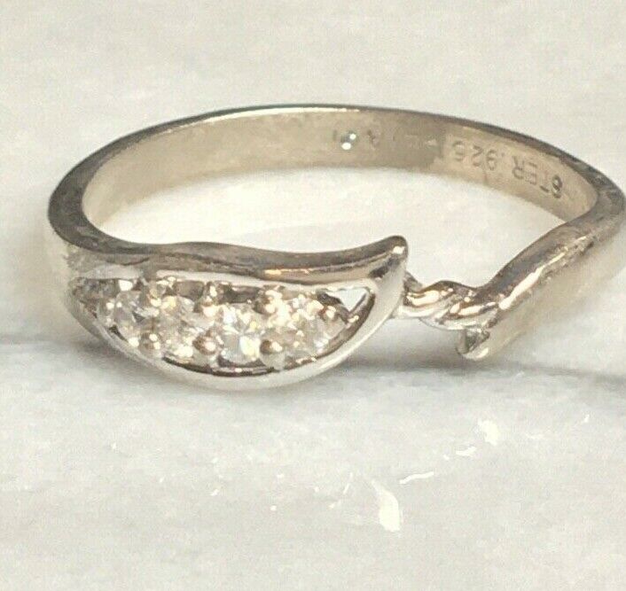 SETA 925 STERLING SILVER CLEAR GEMS RING. SIZE 10 | eBay SETA 925 STERLING SILVER CLEAR GEMS RING. SIZE 10 | eBay