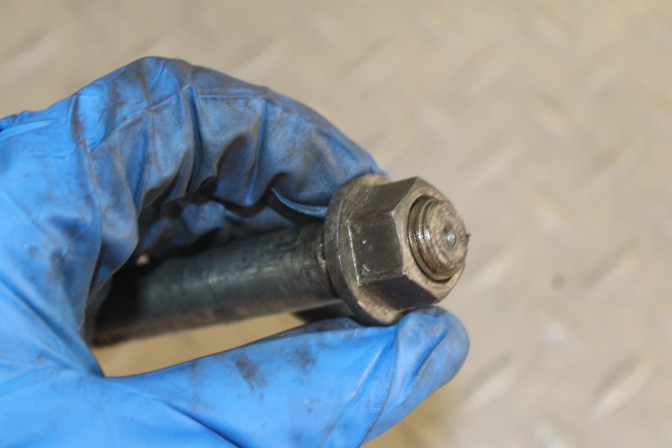 1980 KAWASAKI 750 LTD KZ750H FRONT WHEEL RIM AXLE PIVOT BOLT — 第 4/4 张图片