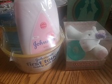Johnson's First Touch Baby Gift Set 3Ct Bath Wash Shampoo  Unicorn WubbaNub