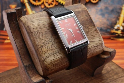 Vintage Seiko Slim Quartz Men's Wrist Watch - Free Shipping