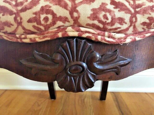 Silla victoriana de finales del siglo XIX tallada con respaldo de globo de caoba Foto 4 de 4