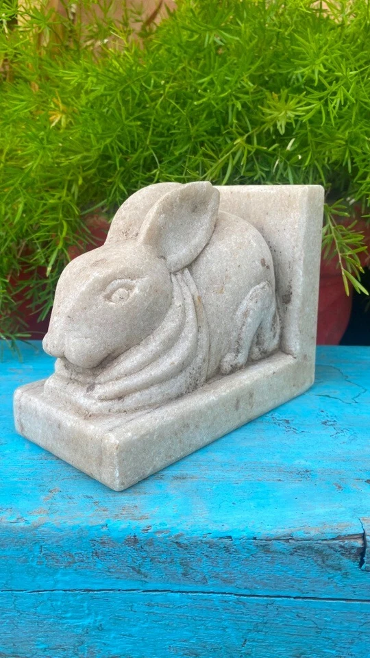 Antigua estatua escultura de conejo caminando finamente tallada a mano de piedra de mármol de 1800 Foto 3 de 4