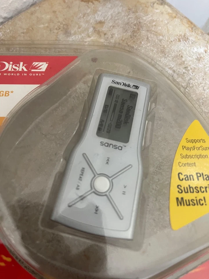 SanDisk Sansa m240 Silver ( 1 GB ) Digital Media Player new sealed RARE collecto - Image 2 of 2