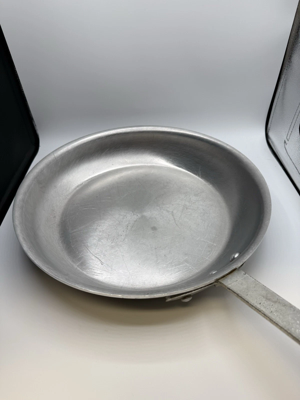 Vtg Cowboy Camping Wear-Ever 14” Aluminum Large Family Skillet Fry Pan Made USA
Opens in a new windo