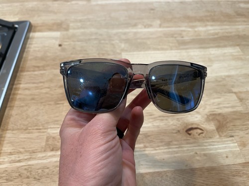 ROKA Barton 2.0 Sunglasses Crystal Grey Frame - Dark Carbon (Polarized)