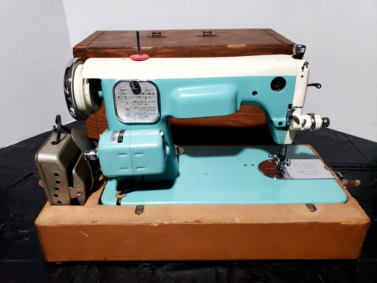 De Luxe Automatic Sewing Machine In Wood Case Made Japan De Luxe Automatic Sewing Machine In Wood Case Made Japan