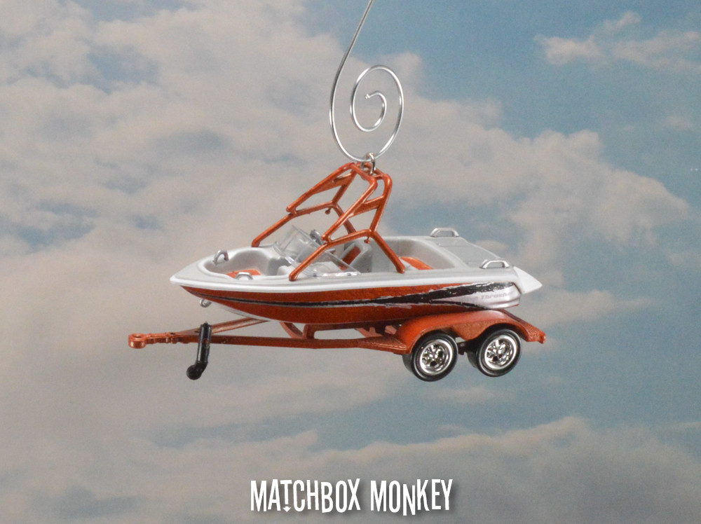 Modellino Diecast Johnny Lightning 1:64 Batello Ski Nautico - Ornamento Natale