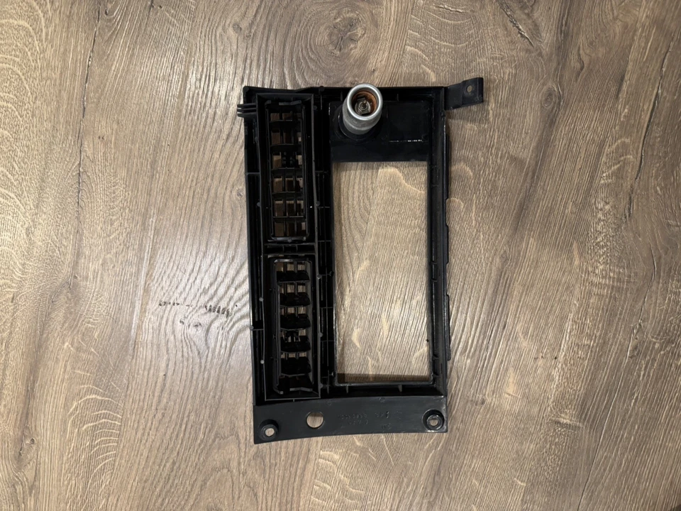 Chevrolet S10 GMC S15 1988-1994 radio tablero embellecedor bisel con encendedor OEM #15595798 Foto 2 de 4