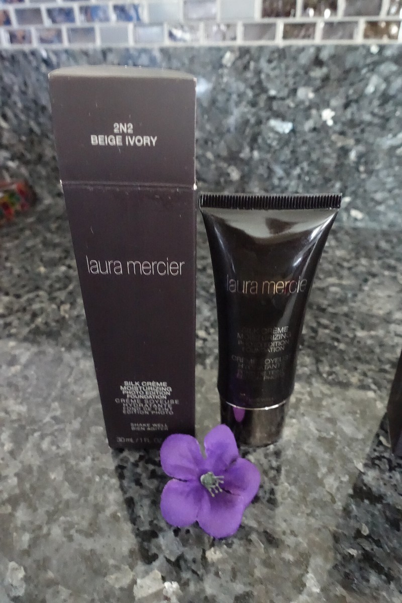 base silk crème oil free photo edition foundation