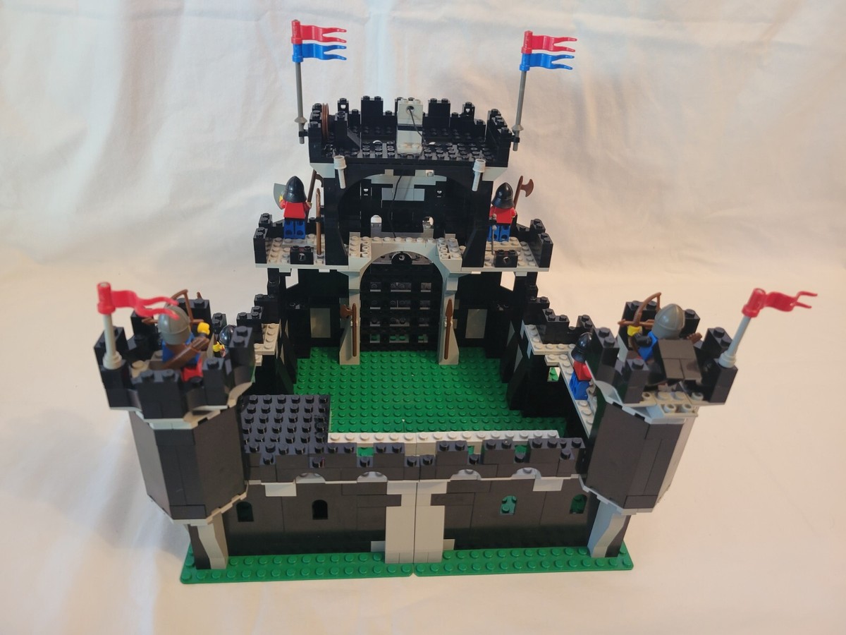 LEGO Castle #6085 Black Monarch's Castle (1988) 98% Complete w
