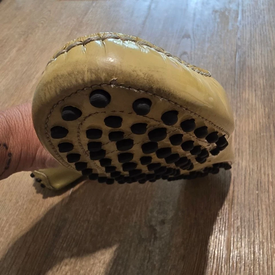 Mocasines de conducción Tod's para mujer Gommino color amarillo tostado charol sin cordones talla 38 Foto 2 de 4