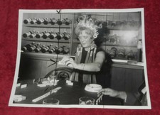 1966 Press Photo Mrs Scott Morrison Headdress Salutes Brundage California