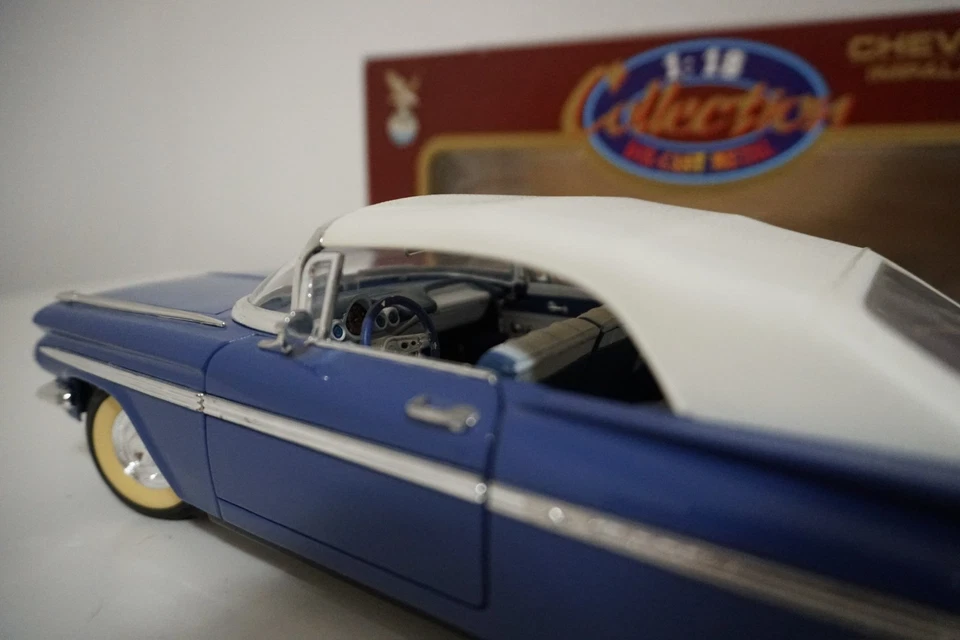 Road Legends 1/18 Modellauto - 1959 Chevrolet Impala Blue - 92118 - Bild 4 von 4