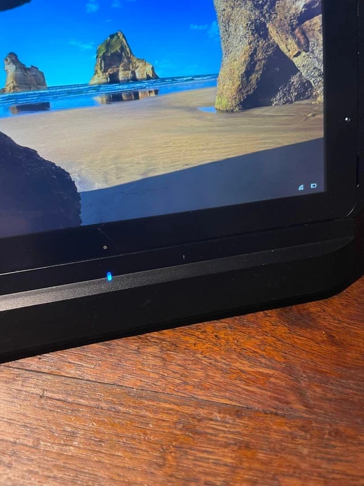 Fujitsu ARROWS Tab Q507PB Atom x5-Z8550 1.44GHz RAM 4GB Storage 64GB Win 10 Pro - Image 3 of 4