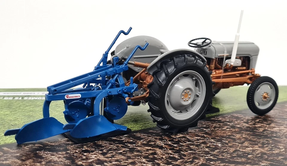 UH 1/32 Massey Ferguson FE35 + Ransomes TS 59 Plough Diecast Model Tractor Set - Image 4 of 4