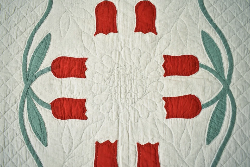 Large Well Quilted Vintage 30s Marie Webster "May Tulips" Applique Antique Quilt - Image 4 of 4