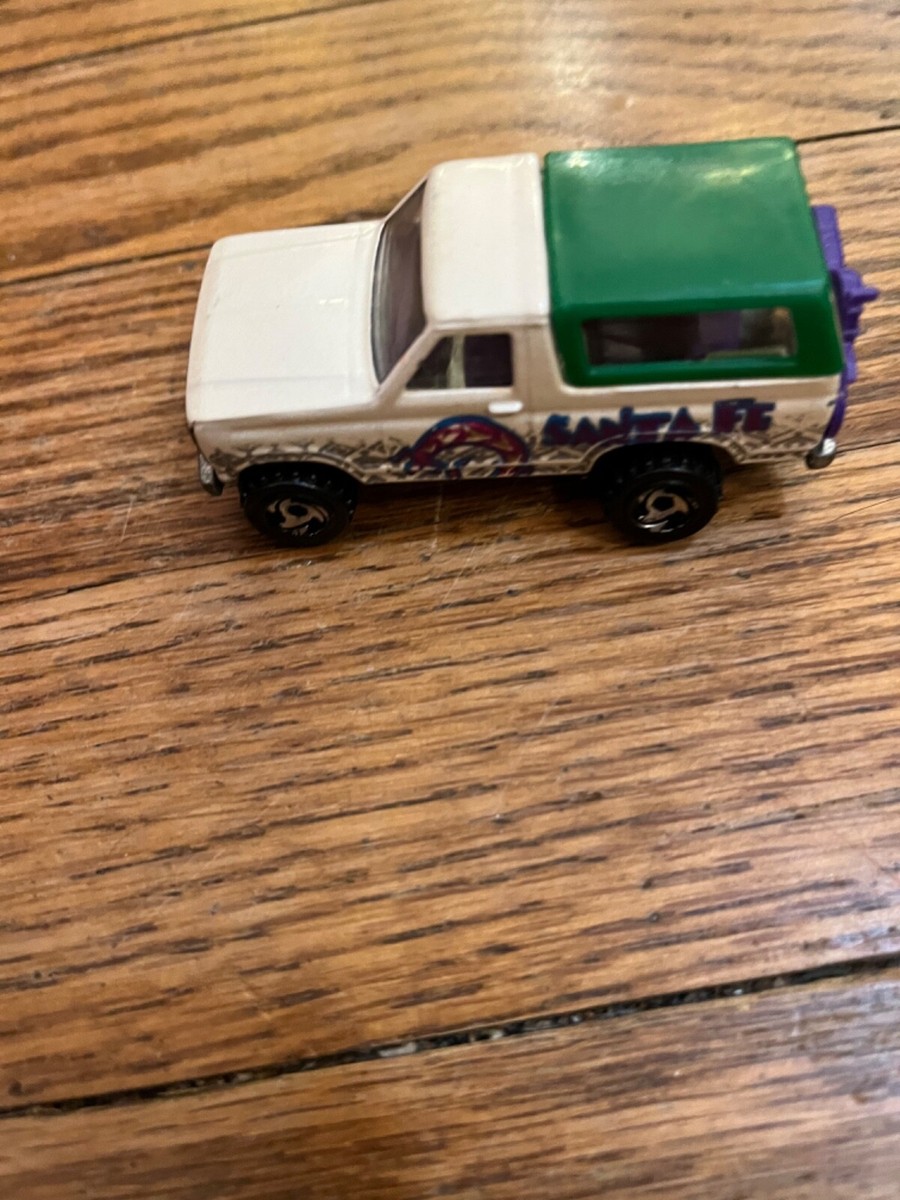 Hot Wheels 1980 4x4 Ford Bronco Santa FE Green Hard Top Hot Wheels 1980 4x4 Ford Bronco Santa FE Green Hard Top