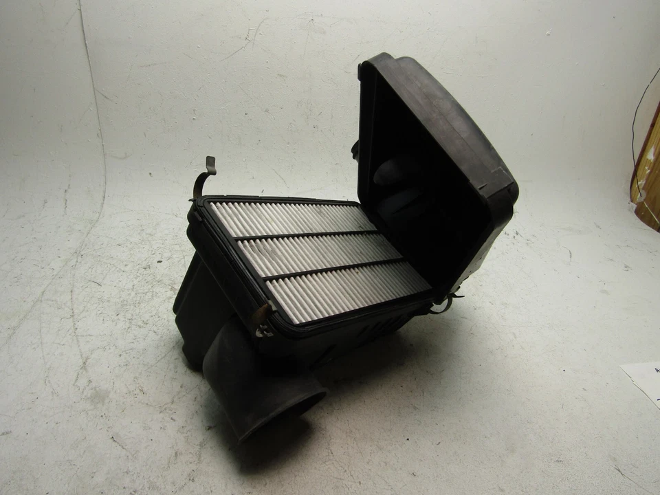 Filtro de aire carcasa Axiom 2002 2003 Isuzu caja limpiador de admisión cubierta inferior superior Foto 4 de 4