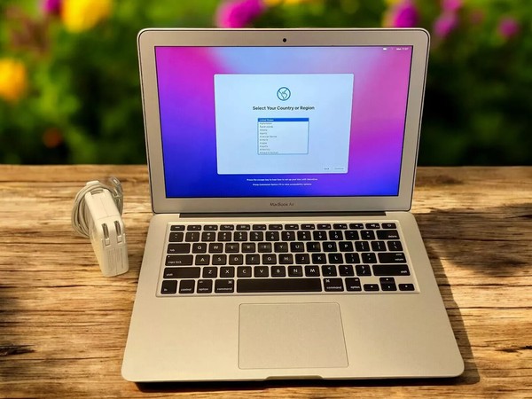 Apple Macbook Air 13" Laptop - i5 8GB RAM 256GB SSD - MacOS Big Sur - Con garantía 2
